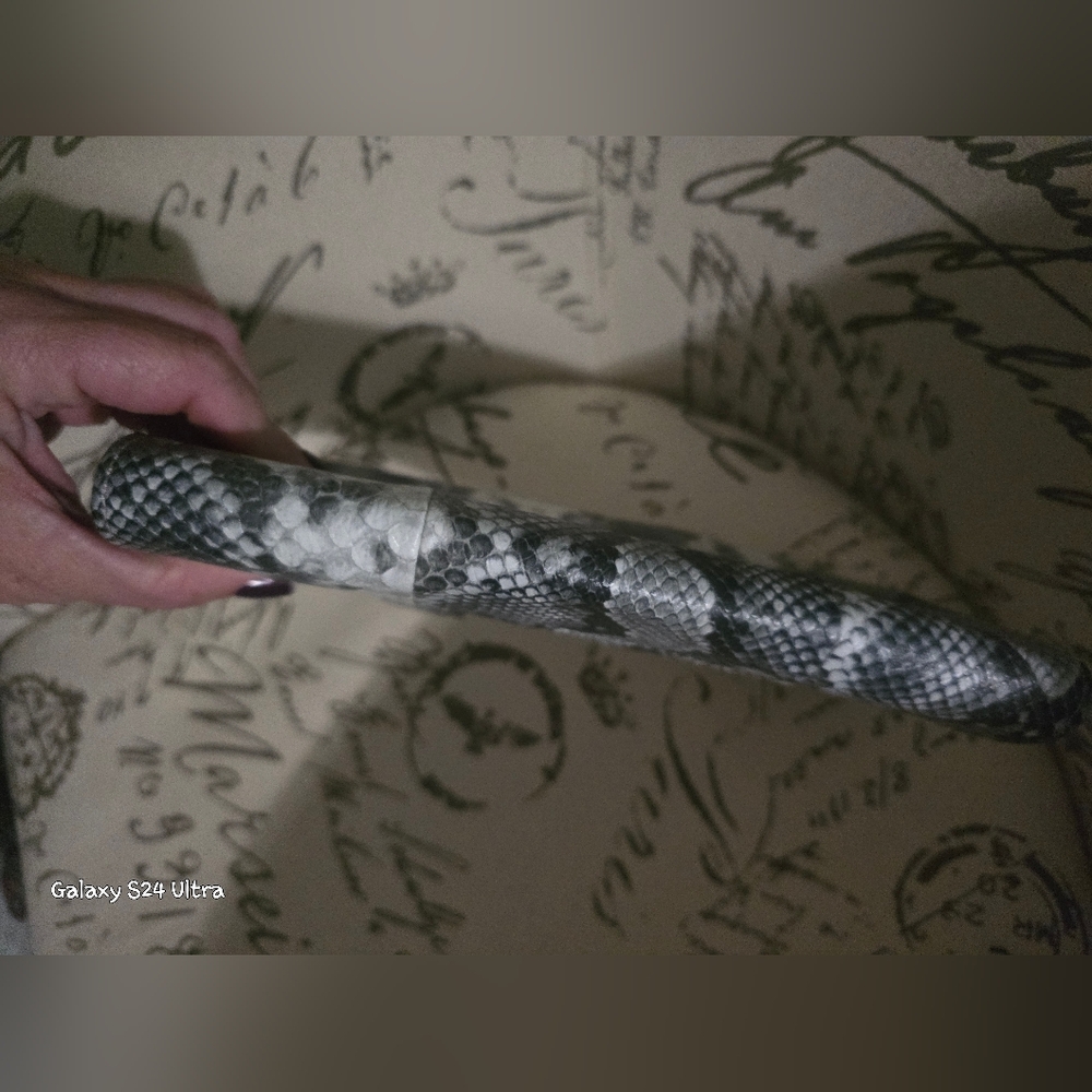 Beautiful Gray/Blk Python Textured Clutch/Crossbo… - image 7